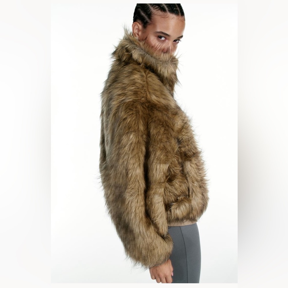 Fluffy jacket - Picture 4 of 9